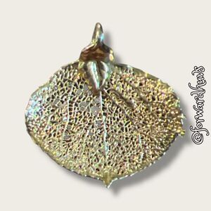 Gold-Dipped Aspen Leaf Pendant – Nature-Inspired Elegance